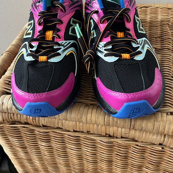 New Balance 530 Sneaker Neon Lights Size 7 Mens or 8.5 Women’s  NIB - Picture 10 of 13